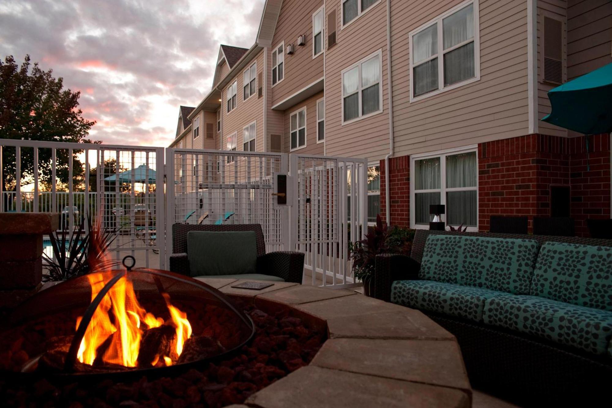 Residence Inn By Marriott Grand Rapids West Грандвилл Экстерьер фото
