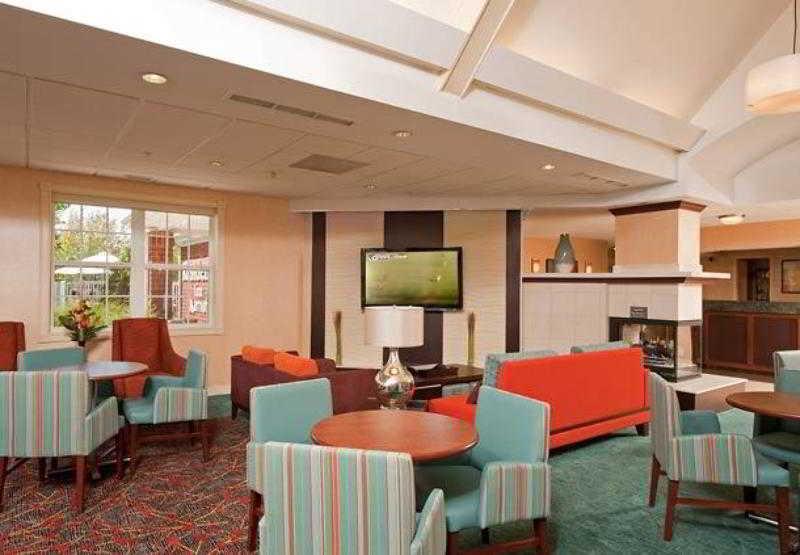 Residence Inn By Marriott Grand Rapids West Грандвилл Ресторан фото